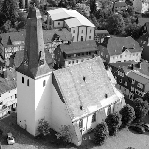 Dieses Bild hat ein leeres Alt-Attribut. Der Dateiname ist stadtkirche.png